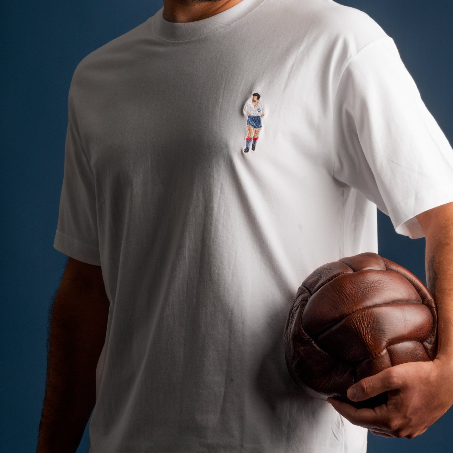 Atilio / Remera Premium Bordada