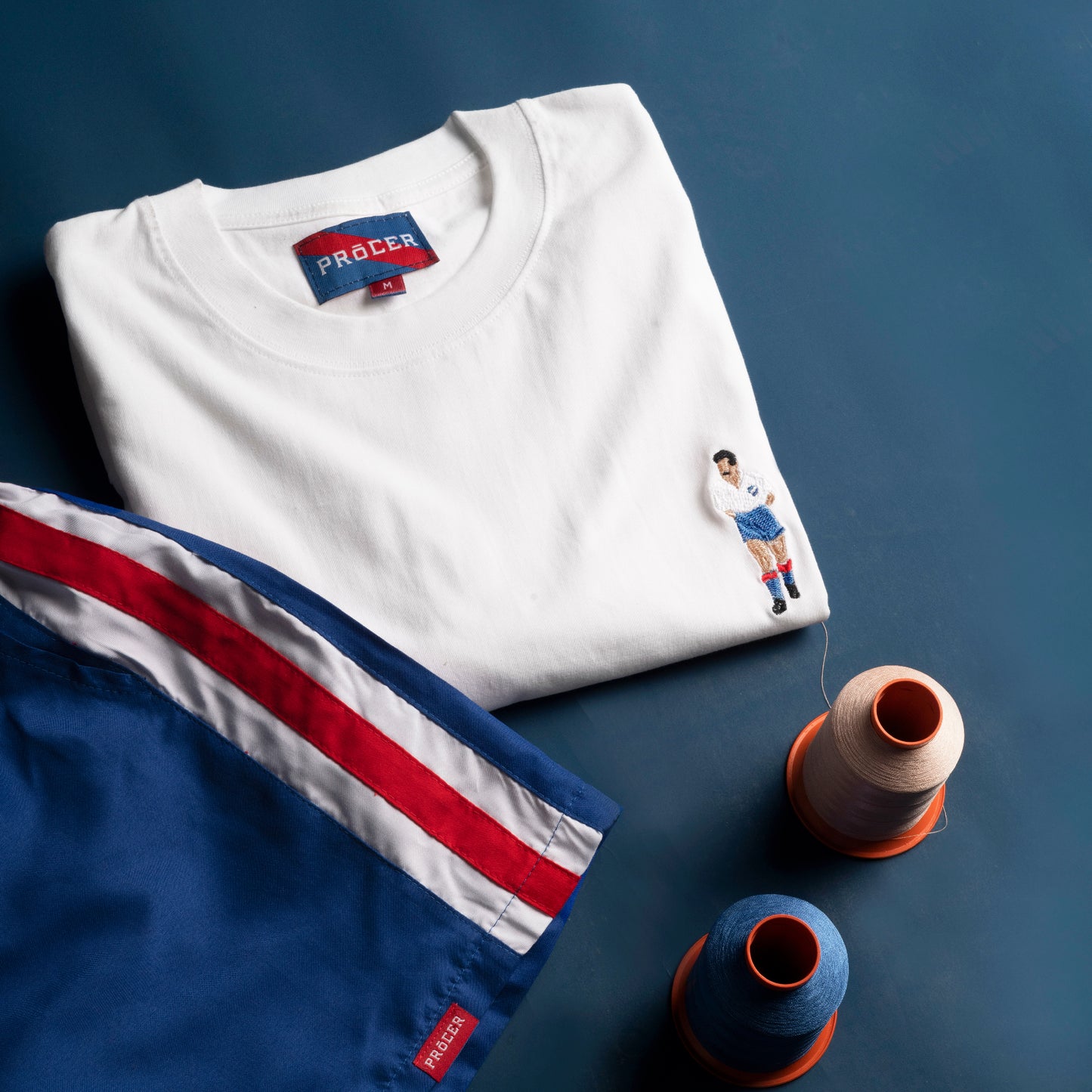 Atilio / Remera Premium Bordada